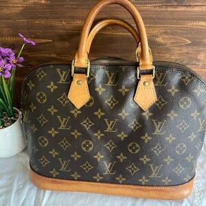 #20020 LV ALMA BAG. Authentic please refer to pictures for condition.